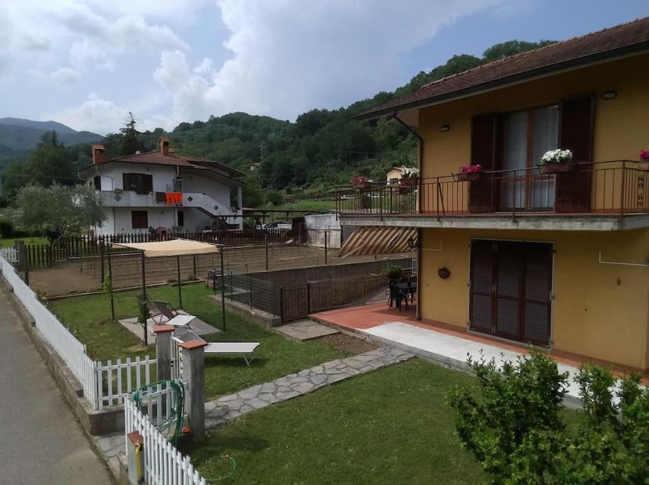 Casa Vacanze La Cicala Pontremoli Exteriör bild